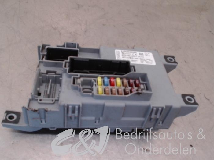 Boîte à fusibles d'un Fiat Doblo (263) 1.6 D Multijet 2011
