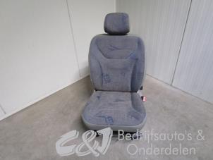 Używane Fotel prawy Renault Trafic New (FL) 1.9 dCi 100 16V Cena € 367,50 Procedura marży oferowane przez C&J bedrijfsauto's & onderdelen