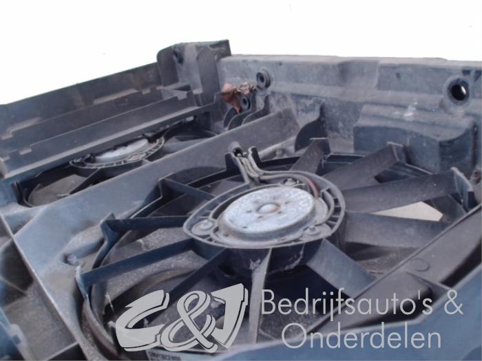 Obudowa wentylatora z Peugeot Expert (G9) 2.0 HDiF 16V 130 2013
