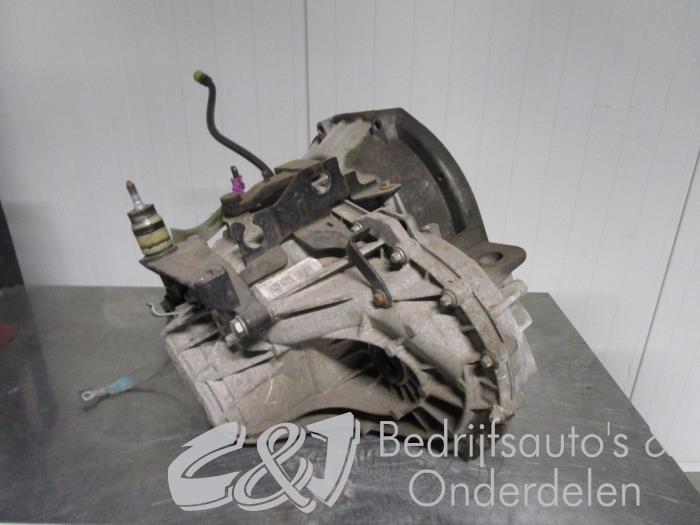 Gearbox from a Renault Trafic New (FL) 2.0 dCi 16V 115 2007
