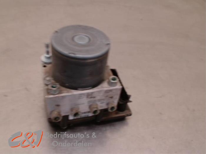 Begagnade ABS-pump Opel Combo (Corsa C) 1.3 CDTI 16V Pris € 15,75 Marginaltabell erbjuds av C&J Bedrijfsauto's & Onderdelen