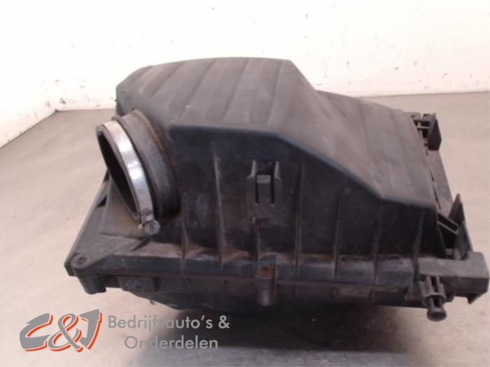 Begagnade Luftfilterhus Opel Combo (Corsa C) 1.3 CDTI 16V Pris € 10,50 Marginaltabell erbjuds av C&J Bedrijfsauto's & Onderdelen