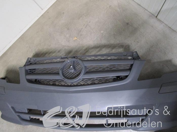 Stoßstange vorne van een Mercedes-Benz Vito (639.7) 2.2 115 CDI 16V 2012