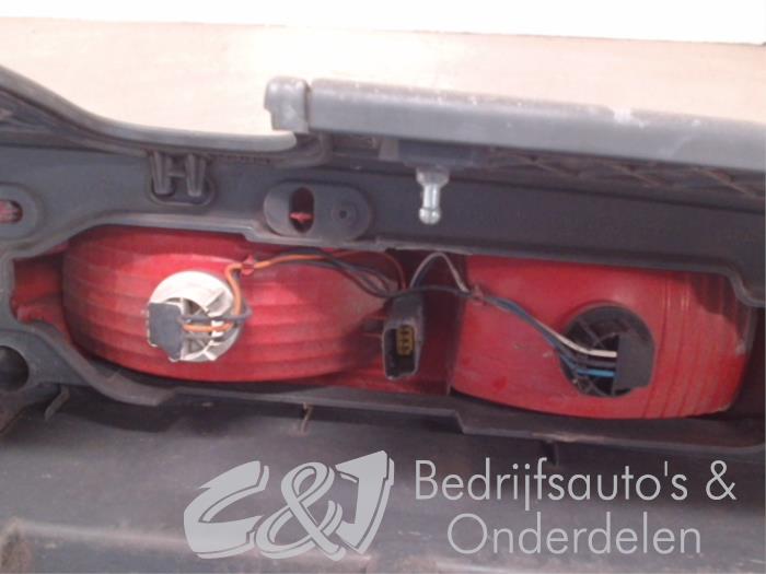 Taillight, right from a Opel Vivaro 2.0 CDTI 16V 2013