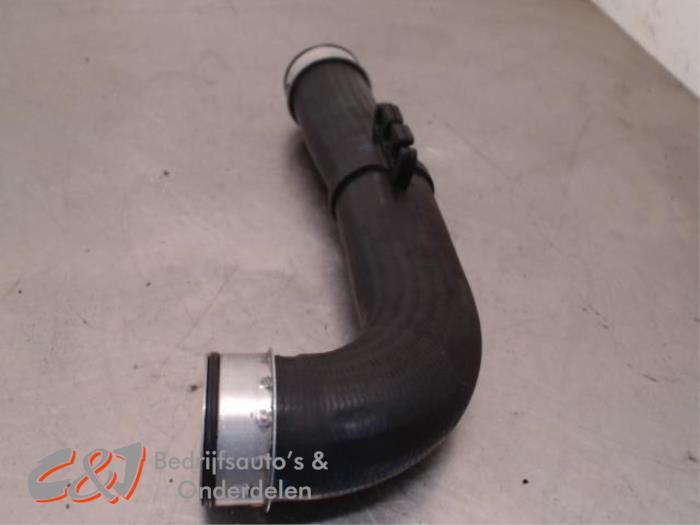 Gebrauchte Intercooler Schlauch Volkswagen Caddy III (2KA,2KH,2CA,2CH) 1.9 TDI Preis € 10,50 Margenregelung angeboten von C&J Bedrijfsauto's & Onderdelen