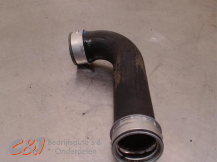 Gebrauchte Intercooler Schlauch Volkswagen Caddy III (2KA,2KH,2CA,2CH) 1.9 TDI Preis € 10,50 Margenregelung angeboten von C&J Bedrijfsauto's & Onderdelen
