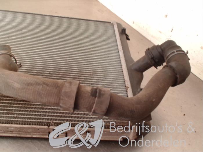 Radiateur d'eau d'un Volkswagen Caddy III (2KA,2KH,2CA,2CH) 1.6 TDI 16V 2012