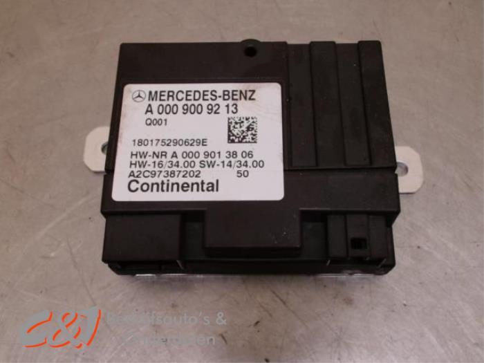 Usagé Module pompe carburant Mercedes Vito (447.6) 2.2 114 CDI 16V Prix € 31,50 Règlement à la marge proposé par C&J Bedrijfsauto's & Onderdelen
