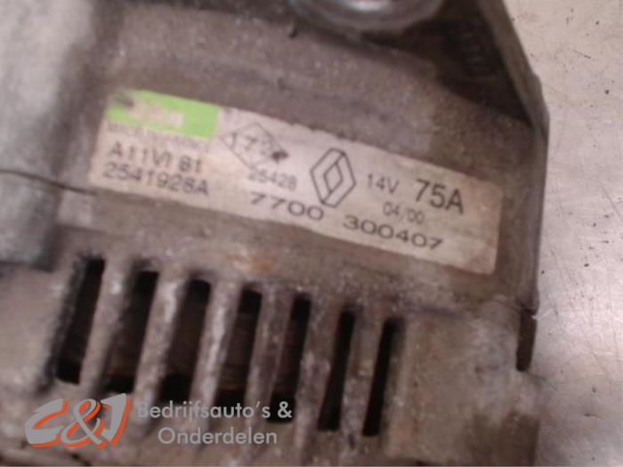 Dynamo van een Renault Master II (FD/HD) 2.8 dTi 2000