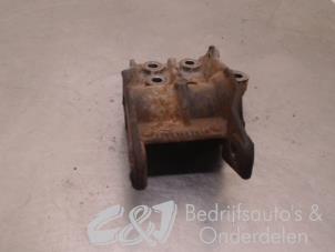 Used Support bearing, front right Renault Master II (FD/HD) 2.8 dTi Price € 26,25 Margin scheme offered by C&J bedrijfsauto's & onderdelen