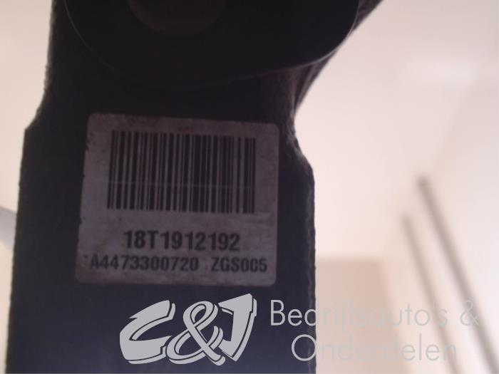 Knuckle, front right from a Mercedes-Benz Vito (447.6) 2.2 114 CDI 16V 2018
