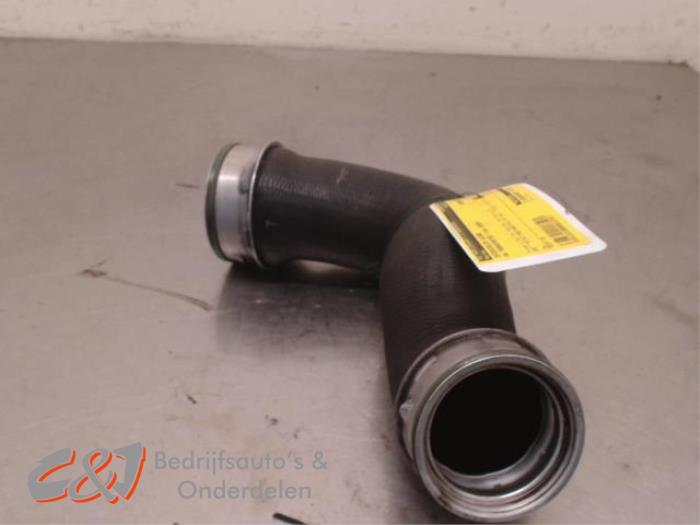 Gebrauchte Intercooler Schlauch Volkswagen Transporter/Caravelle T5 2.5 TDi Preis € 10,50 Margenregelung angeboten von C&J Bedrijfsauto's & Onderdelen
