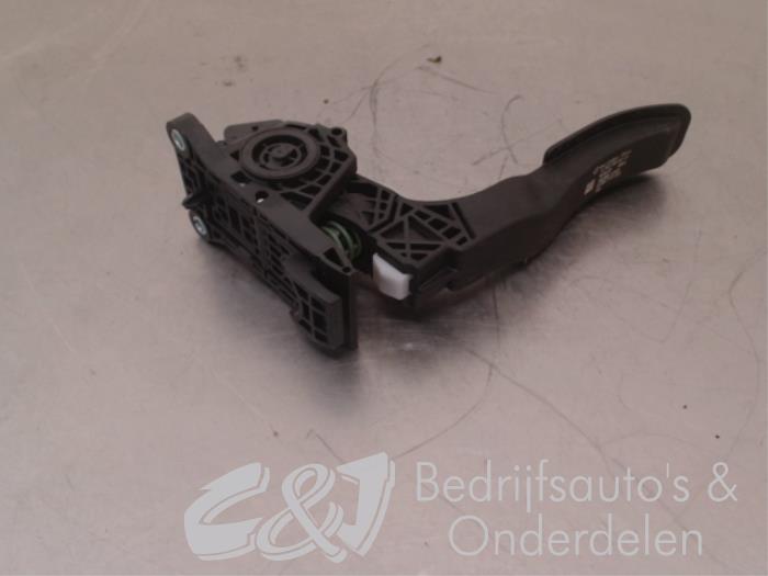Accelerator pedal from a Mercedes-Benz Vito (447.6) 2.2 114 CDI 16V 2018