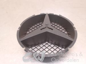 Used Emblem Mercedes Vito (447.6) 2.2 114 CDI 16V Price € 15,75 Margin scheme offered by C&J bedrijfsauto's & onderdelen