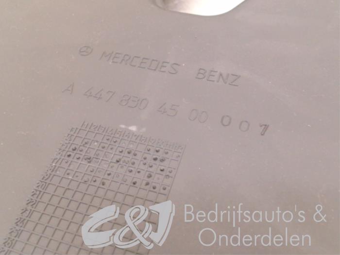 Kratka wentylacyjna deski rozdzielczej z Mercedes-Benz Vito (447.6) 2.2 114 CDI 16V 2018