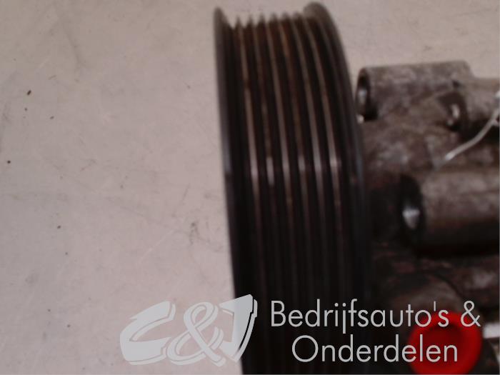 Power steering pump from a Opel Movano 2.3 CDTi 16V FWD 2012