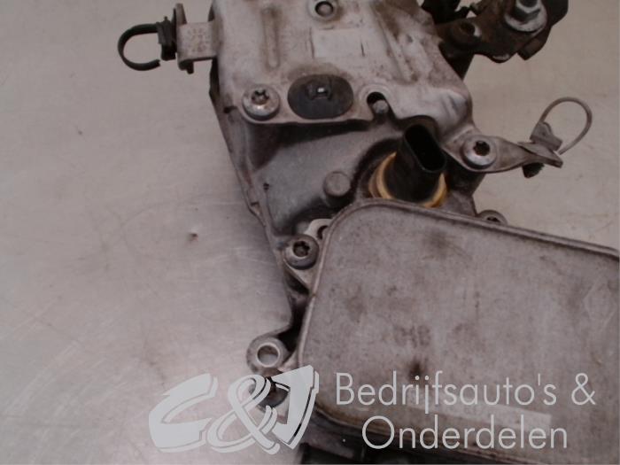 Boîtier filtre à huile d'un Citroën Berlingo 1.6 Hdi, BlueHDI 75 2017