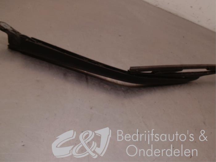 Rear wiper arm from a Fiat Talento 2.0 EcoJet BiTurbo 120 2021
