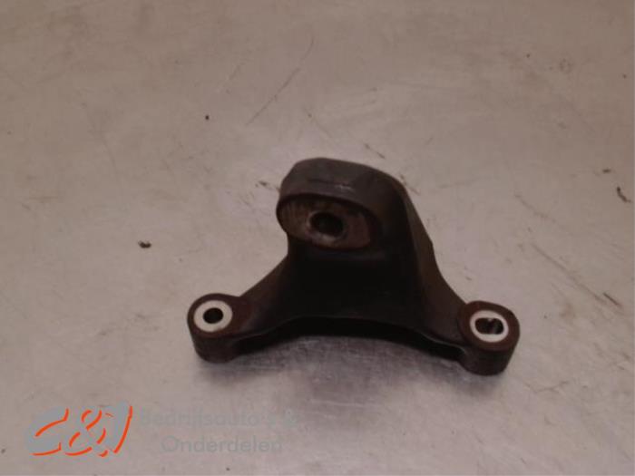 Used Engine mount Renault Trafic (1FL/2FL/3FL/4FL) 2.0 dCi 16V 145 Price € 15,75 Margin scheme offered by C&J Bedrijfsauto's & Onderdelen