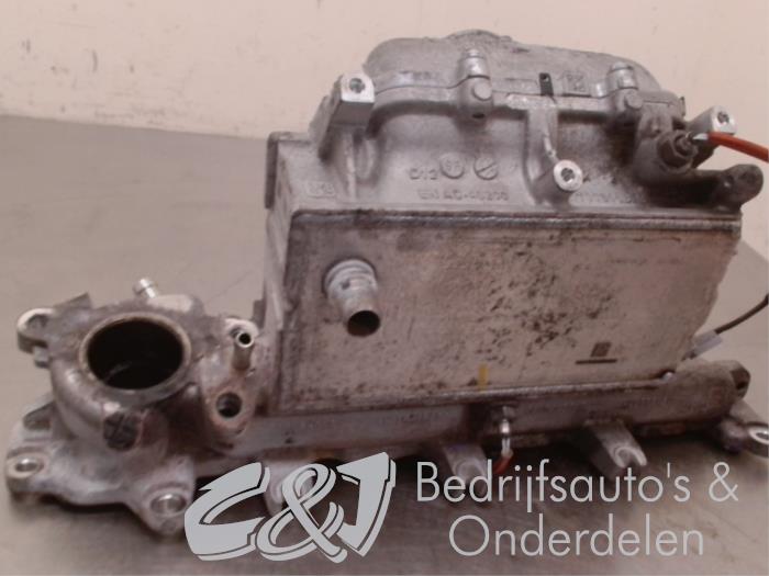 Intake manifold from a Renault Trafic (1FL/2FL/3FL/4FL) 2.0 dCi 16V 145 2019