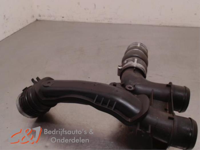 Gebrauchte Intercooler Schlauch Peugeot Partner (EA//EF/EN/EU) 1.6 BlueHDi 100 Preis € 15,75 Margenregelung angeboten von C&J Bedrijfsauto's & Onderdelen