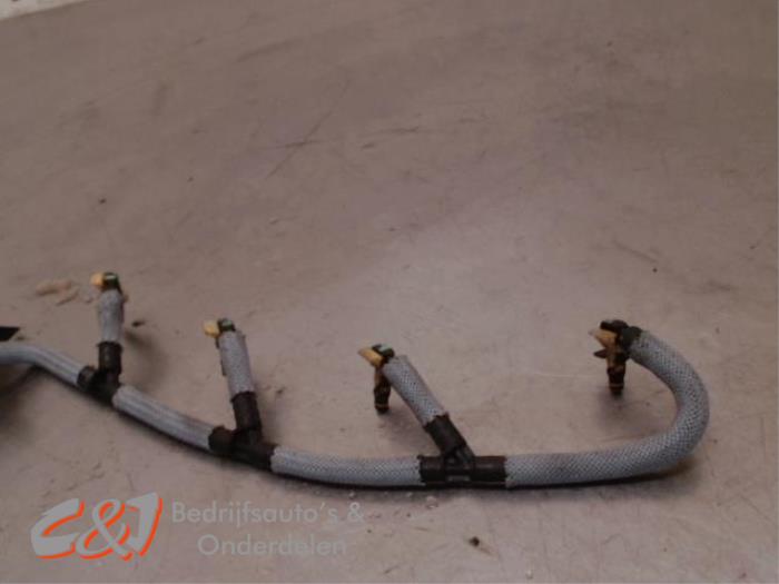 Usagé Conduit de carburant Renault Trafic (1FL/2FL/3FL/4FL) 2.0 dCi 16V 145 Prix € 21,00 Règlement à la marge proposé par C&J Bedrijfsauto's & Onderdelen