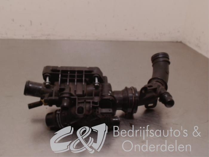 Boîtier thermostat d'un Opel Combo Cargo 1.5 CDTI 75 2019