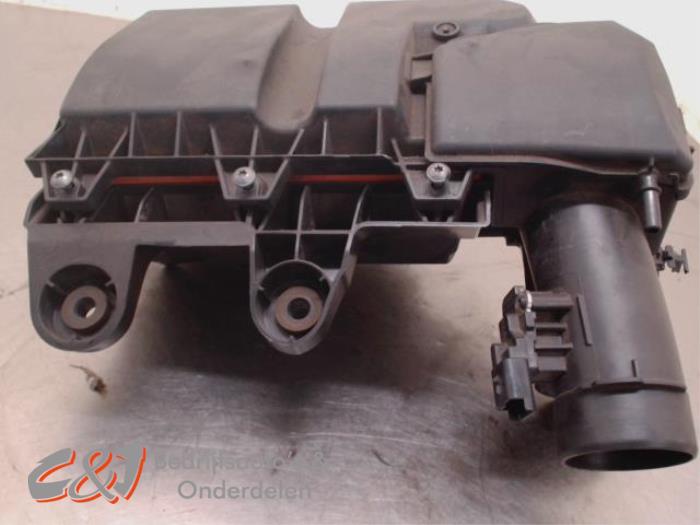 Begagnade Luftfilterhus Opel Combo Cargo 1.5 CDTI 75 Pris € 26,25 Marginaltabell erbjuds av C&J Bedrijfsauto's & Onderdelen