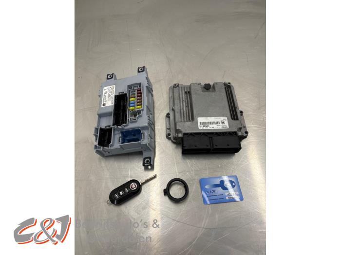 Used Ignition lock + computer Fiat Doblo Cargo (263) 1.6 D Multijet Price € 157,50 Margin scheme offered by C&J Bedrijfsauto's & Onderdelen