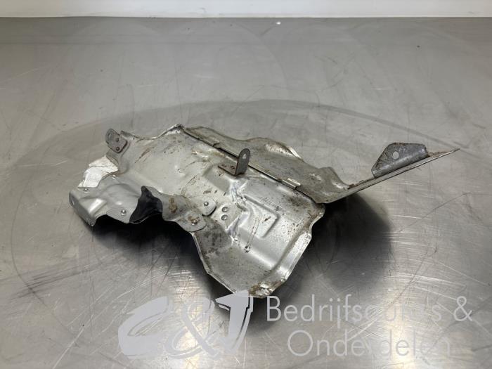 Pantalla térmica escape de un Mercedes-Benz Vito (447.6) 2.0 116 CDI 16V 2022