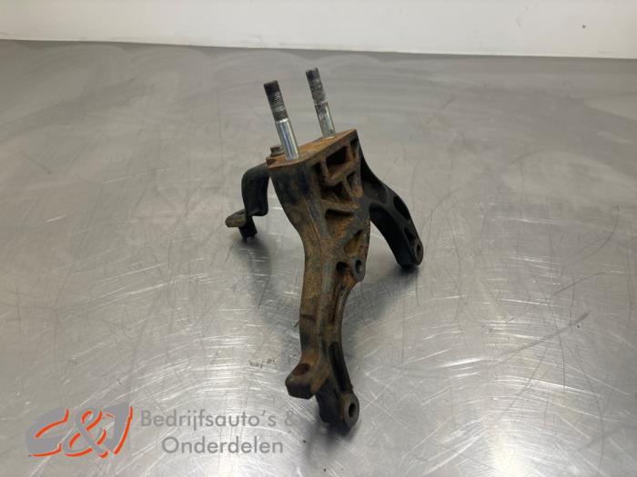 Usagé Support moteur Fiat Qubo 1.3 D 16V Multijet Prix € 15,75 Règlement à la marge proposé par C&J Bedrijfsauto's & Onderdelen