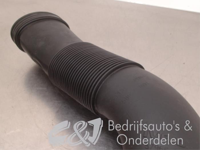 Air intake hose from a Iveco New Daily VI 35C17, 35S17, 40C17, 50C17, 65C17, 70C17 2015