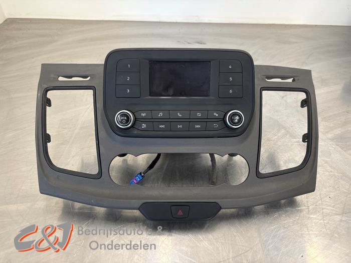 Używane Panel obslugi radia Ford Transit 2.0 TDCi 16V Eco Blue 170 RWD Cena € 210,00 Procedura marży oferowane przez C&J Bedrijfsauto's & Onderdelen