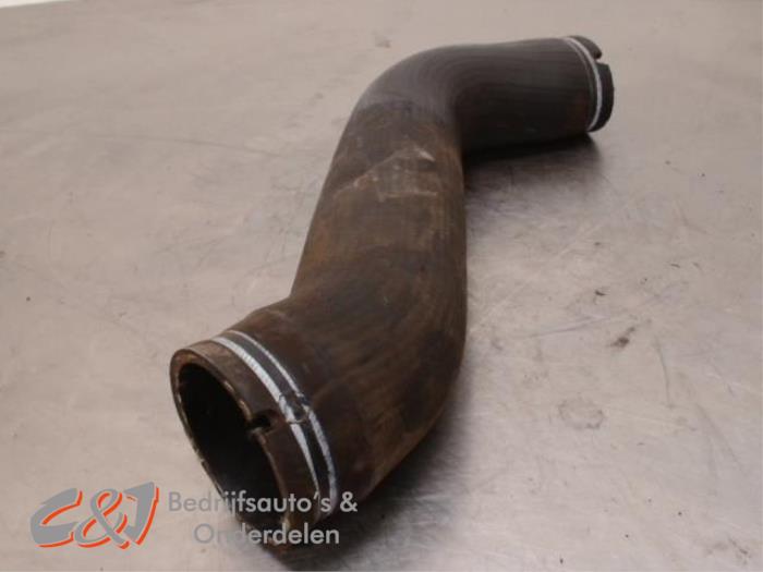 Gebrauchte Intercooler Schlauch Iveco New Daily VI 35C17, 35S17, 40C17, 50C17, 65C17, 70C17 Preis € 10,50 Margenregelung angeboten von C&J Bedrijfsauto's & Onderdelen