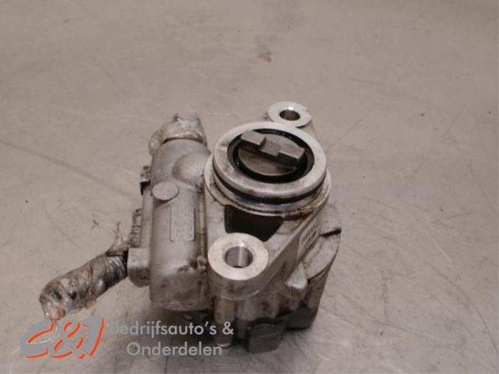 Usagé Pompe de direction Iveco New Daily VI 35C17, 35S17, 40C17, 50C17, 65C17, 70C17 Prix € 31,50 Règlement à la marge proposé par C&J Bedrijfsauto's & Onderdelen