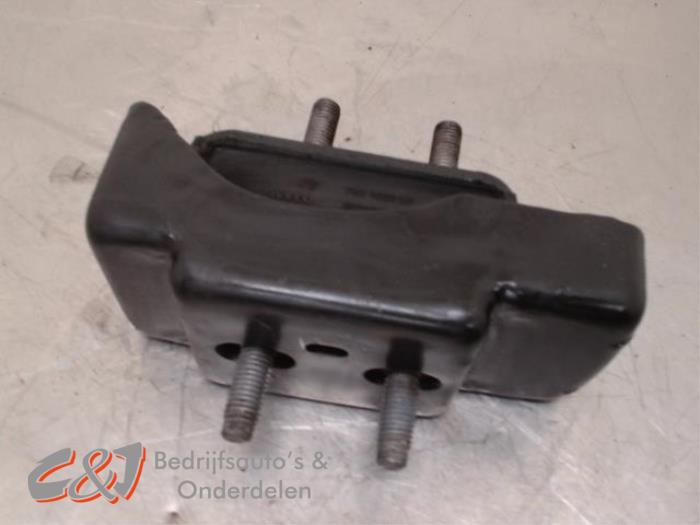 Used Engine mount Iveco New Daily VI 35C17, 35S17, 40C17, 50C17, 65C17, 70C17 Price € 21,00 Margin scheme offered by C&J Bedrijfsauto's & Onderdelen
