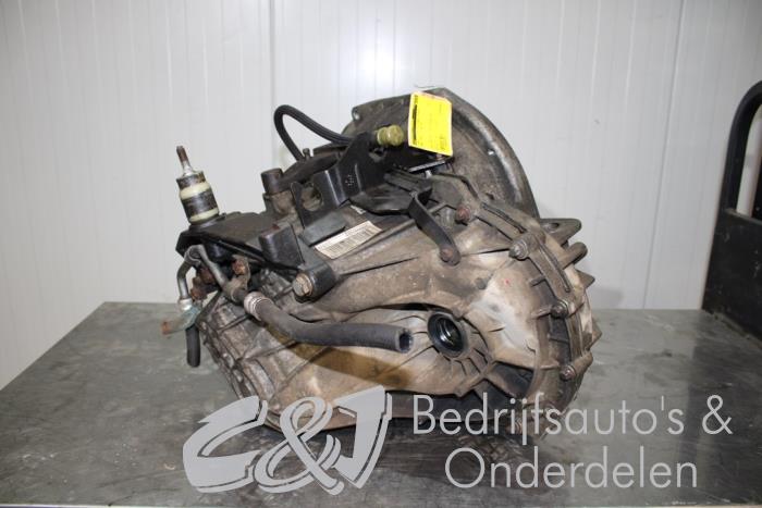 Gearbox from a Renault Trafic New (FL) 2.0 dCi 16V 90 2007
