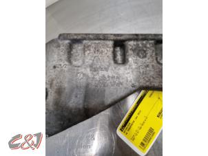 Support moteur d'un Volkswagen Transporter T5 2.0 TDI DRF 4Motion 2014