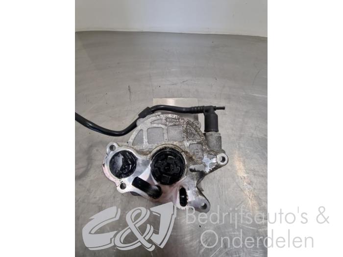 Bomba de vacío (diésel) de un Volkswagen Caddy IV 2.0 TDI 16V DPF 2015