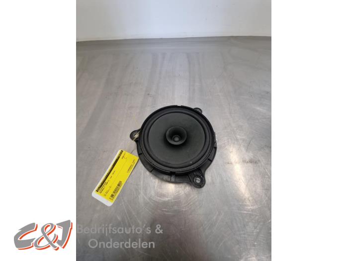 Używane Glosnik Renault Trafic (1FL/2FL/3FL/4FL) 1.6 dCi 145 Twin Turbo Cena € 15,75 Procedura marży oferowane przez C&J Bedrijfsauto's & Onderdelen
