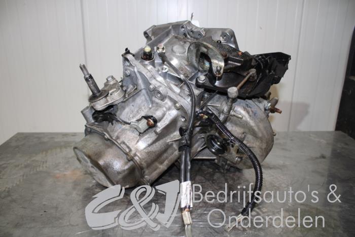 Gearbox from a Peugeot Partner (GC/GF/GG/GJ/GK) 1.6 BlueHDi 100 2016