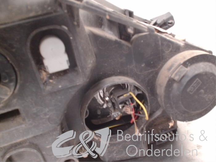 Scheinwerfer links van een Peugeot Expert (G9) 1.6 HDi 90 2013