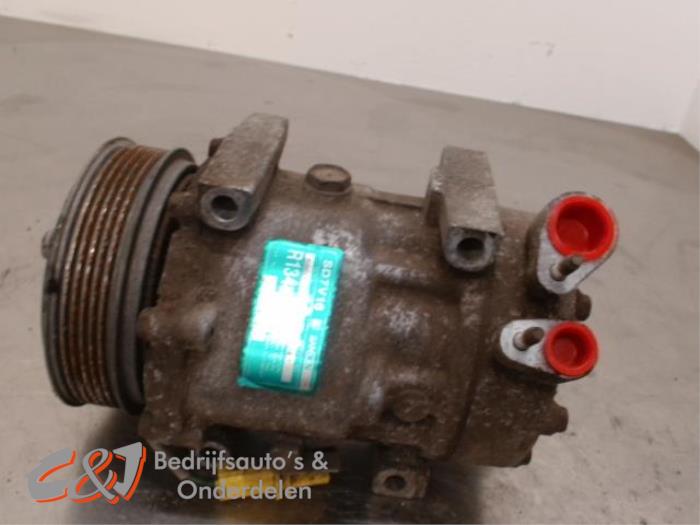 Usagé Pompe clim Peugeot Expert (G9) 1.6 HDi 90 Prix € 21,00 Règlement à la marge proposé par C&J Bedrijfsauto's & Onderdelen