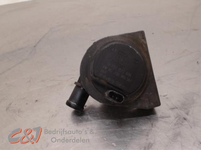 Begagnade Extra vattenpump Volkswagen Caddy IV 1.4 TSI 16V Pris € 10,50 Marginaltabell erbjuds av C&J Bedrijfsauto's & Onderdelen