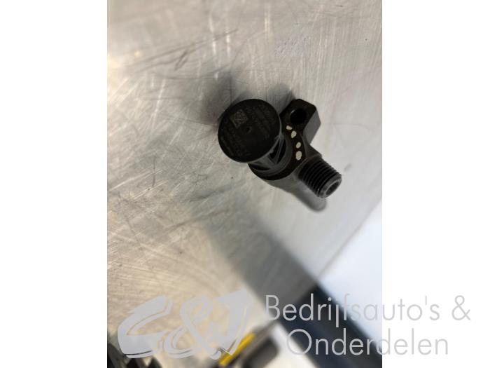Injector (diesel) from a Peugeot Boxer (U9) 2.0 BlueHDi 130 2019
