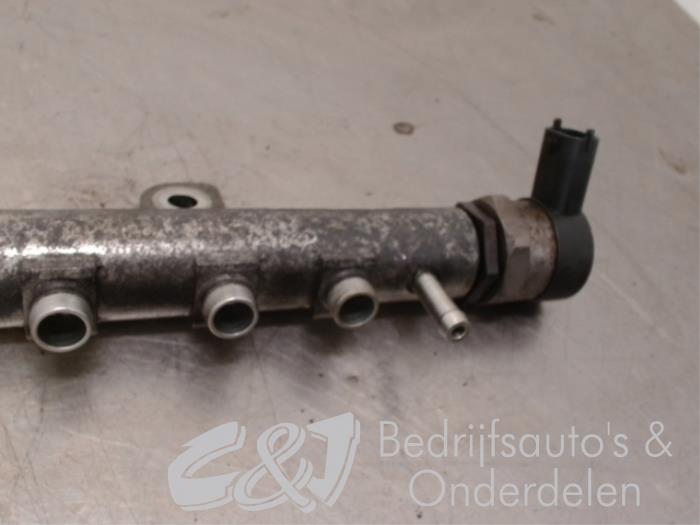 Fuel injector nozzle from a Fiat Qubo 1.3 D 16V Multijet 2009