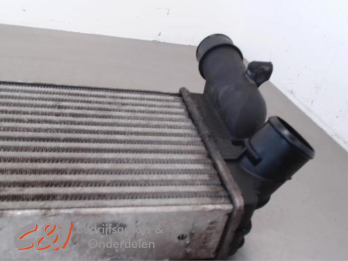 Usados Intercooler Fiat Ducato (243/244/245/247) 2.3 JTD 16V Precio € 26,25 Norma de margen ofrecido por C&J Bedrijfsauto's & Onderdelen