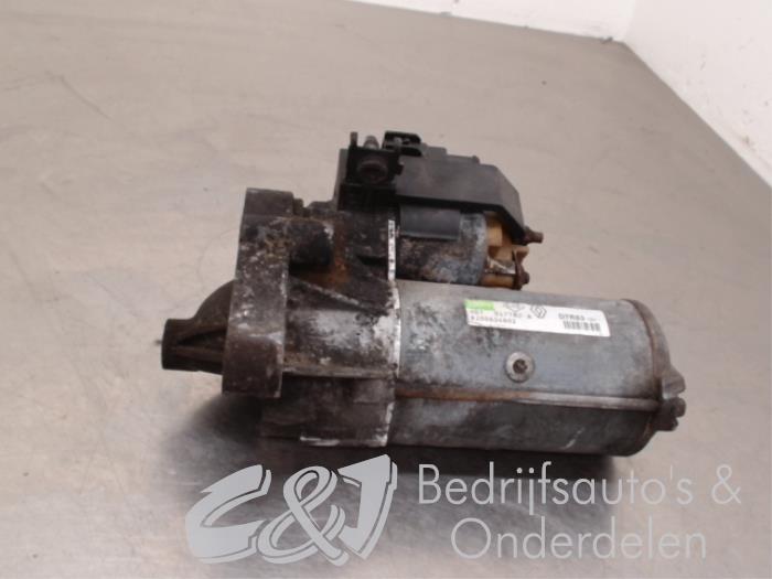 Starter from a Renault Trafic New (FL) 2.5 dCi 16V 135 2006