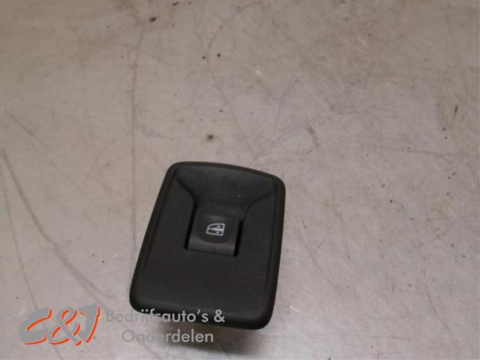 Usados Interruptor de ventanilla eléctrica Fiat Talento 2.0 EcoJet BiTurbo 120 Precio € 10,50 Norma de margen ofrecido por C&J Bedrijfsauto's & Onderdelen