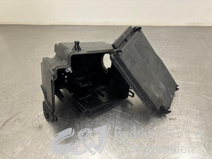 Fuse box from a Opel Vivaro 1.6 CDTI 90 2016
